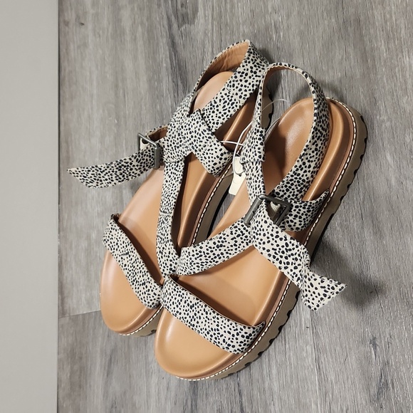 NWT Universal Thread Annika Platform Strap sandals size 10 - Picture 7 of 7